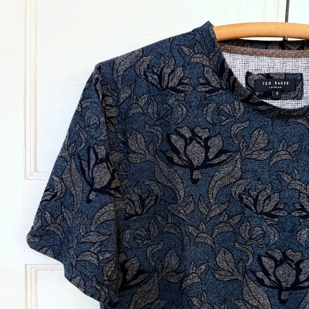 Ted Baker London Floral Jacquard Knit Tee Navy Size 3 M Fitted Indie Vanguard - Picture 5 of 7